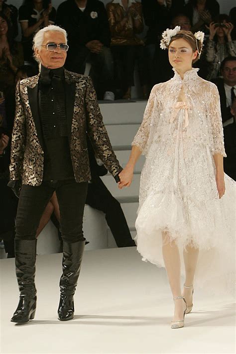 karl lagerfeld borse chanel|Karl Lagerfeld designs for Chanel.